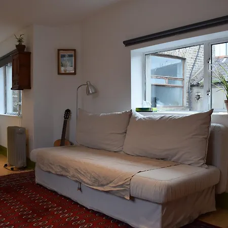 1 Bedroom Flat, Close To Centre *