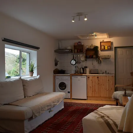 1 Bedroom Flat, Close To Centre *